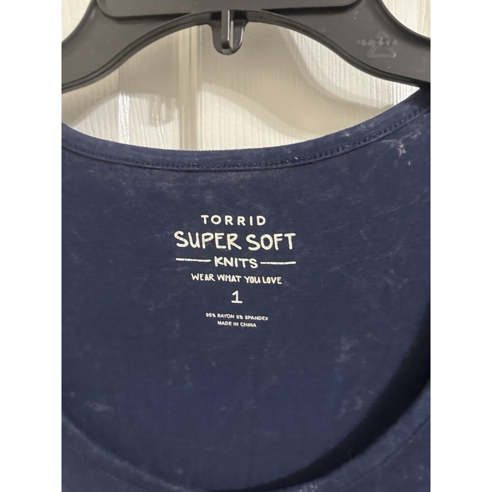 Torrid Super Soft Knit Navy Tie Front Graphic Top 'Love Is Everywhere' Plus 1 - Picture 2 of 3